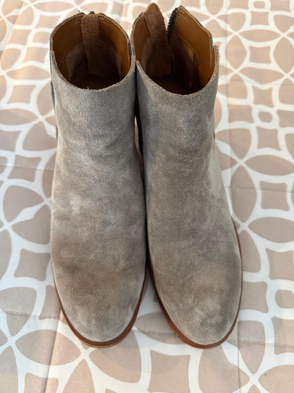 Kork Ease- Women's Suede Ankle Boots in Light Gray